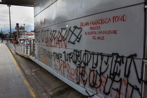 Cinco buses del MIO son vandalizados cada día, según Metro Cali