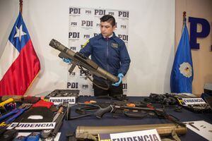 Desde lanzacohetes hasta metralletas usadas por la US Armed Forces: el bélico arsenal que ha sido incautado en Chile