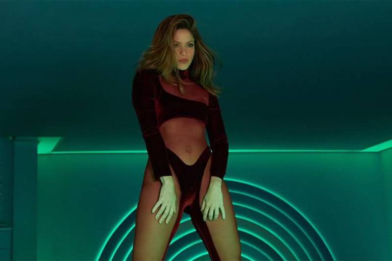 Shakira luce regia y desafiante en su nuevo video.
