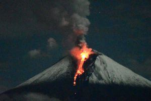 ¡Todo un espectáculo! Volcán Sangay reactivó su proceso eruptivo