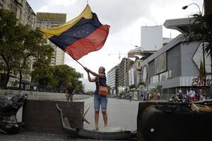 Oposición de Venezuela anuncia huelga general de 24 horas y un "gobierno paralelo"