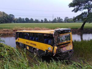 Un fallecido y 23 heridos en dos accidentes con buses en Ecuador