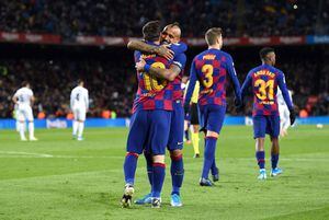 El Barcelona arde por polémica Abidal-Messi, pero Vidal escapa de las llamas: "Si hay algo que no se le puede reprochar, es el trabajo"