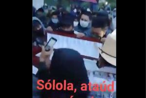 VIDEO. Graban entierro de víctima de Covid-19 con supuesto ataúd vacío; Salud se pronuncia