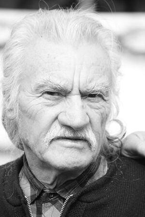 Gastón Guzmán del grupo "Quelentaro" falleció a los 82 años dejando honda huella en la música chilena
