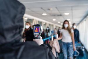 Viajeros que presenten fiebre perderán sus vuelos desde Guayaquil