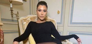 Kourtney Kardashian tiene el mejor look con falda de mezclilla en primavera