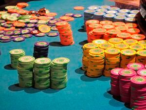 Casinos piden se permita apostar sin dinero en efectivo