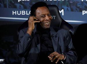 Pelé recebe alta em São Paulo: 'pronto para jogar novamente'