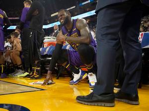 Una buena y otra mala: Los Lakers vencieron a domicilio a los Warriors y sufrieron con lesión de LeBron