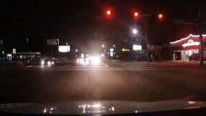 Objeto brilhante no céu! Motorista flagra impressionante queda de meteoro na Flórida