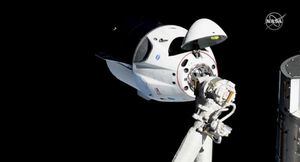 Triunfo da engenharia: Crew Dragon da NASA se conecta com sucesso à Estação Espacial