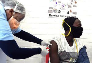 Sudáfrica suspende lanzamiento de la vacuna AstraZeneca, ¿es poco efectiva?