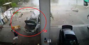 Vídeo registra momento impactante em que cilindro de gás explode enquanto veículo é abastecido