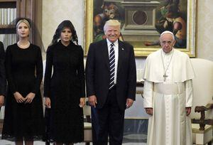 Los memes no perdonan ni al Papa: el cara a cara de la reunión con Trump