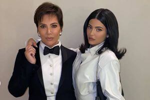 Kylie Jenner está furiosa con su madre Kris tras escándalo de Forbes y no contesta sus llamadas