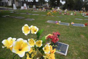 #DíaDeLosSantos: Guatemaltecos visitan cementerios para recordar a sus seres queridos