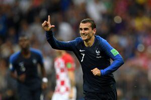 ¡El VAR dijo presente! La tecnología le dio un penal a Francia y Griezmann aprovechó