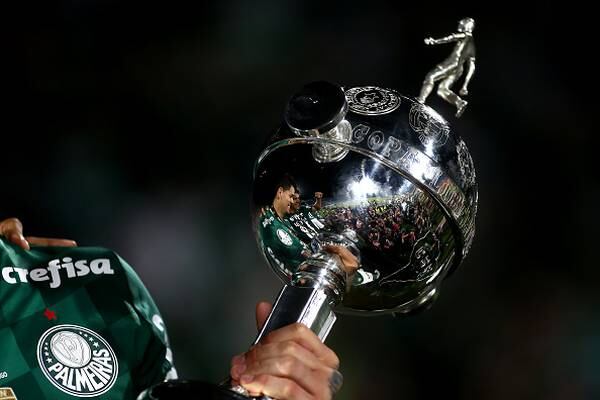 Revelan los rivales de los clubes chilenos: Así quedaron los grupos de la Copa Libertadores 2024
