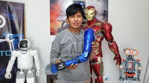 Boliviano experto en robótica: con su talento devuelve las extremidades a discapacitados