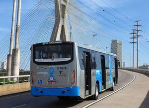 Novembro Azul: Ônibus pintado em São Paulo conscientiza sobre câncer de próstata