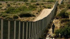 Organización estadounidense construye sección de muro en Nuevo México