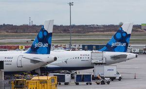 JetBlue exigirá que todos sus pasajeros utilicen mascarillas