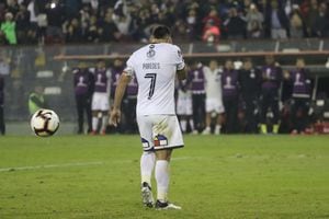 Esteban Paredes hace dura autocrítica tras eliminación de Colo Colo: "No estuve a la altura del partido"