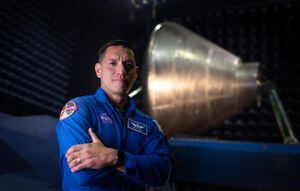 Frank Rubio, el astronauta de la NASA de origen salvadoreño que realizó su primera caminata espacial