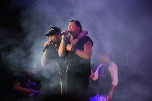 Carlos Vives y Wisin cantaron juntos en el primer día del Gallo Evolution 2018