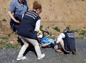 Murió ciclista que sufrió un ataque cardiaco y cayó de su bicicleta en la París-Roubaix