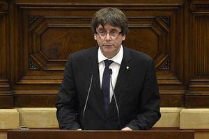 Puigdemont ante el Parlament: declara la independencia de Cataluña pero la deja en suspenso para generar diálogo