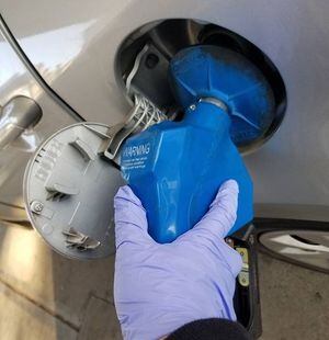 Caída del precio del petróleo, ¿se deben liberar los subsidios a los combustibles?