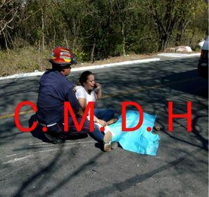 Niño fallece en Zacapa tras ser embestido junto a su madre por un camión