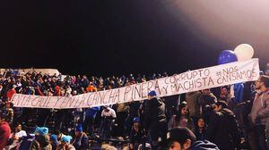 Trastienda de la amarga victoria de la UC en Sudamericana: De las protestas en contra de Piñera al show de Pinos