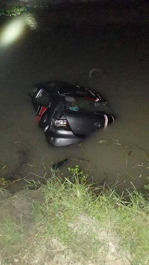 Dos personas fallecieron ahogadas tras accidente en un canal de Samborondón