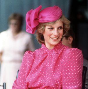 Con traje y corbata: así fue como la princesa Diana rompió el protocolo real vistiéndose de hombre