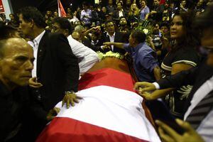 Siete personas que iban al entierro de expresidente de Perú murieron en accidente