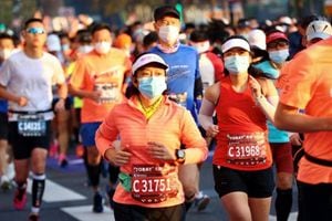 Nueve mil corredores desafiaron al coronavirus en el maratón de Shanghái