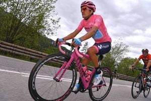 La “Locomota Carchense”, Richard Carapaz, se mantiene como líder del Giro de Italia