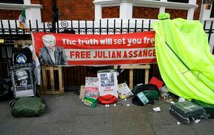 Policía inglesa explica detención de Julian Assange: asegura que es por "pedido de extradición de Estados Unidos"