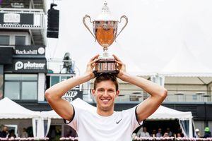 Nicolás Jarry se corona campeón del ATP 250 de Bastad y logra su primer título como tenista profesional