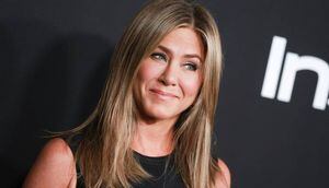 Manzana con mantequilla de almendras: el aperitivo de Jennifer Aniston para un vientre plano