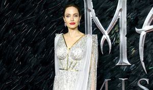 Angelina Jolie muestra cómo lucir un traje sastre con tacones para un look elegante